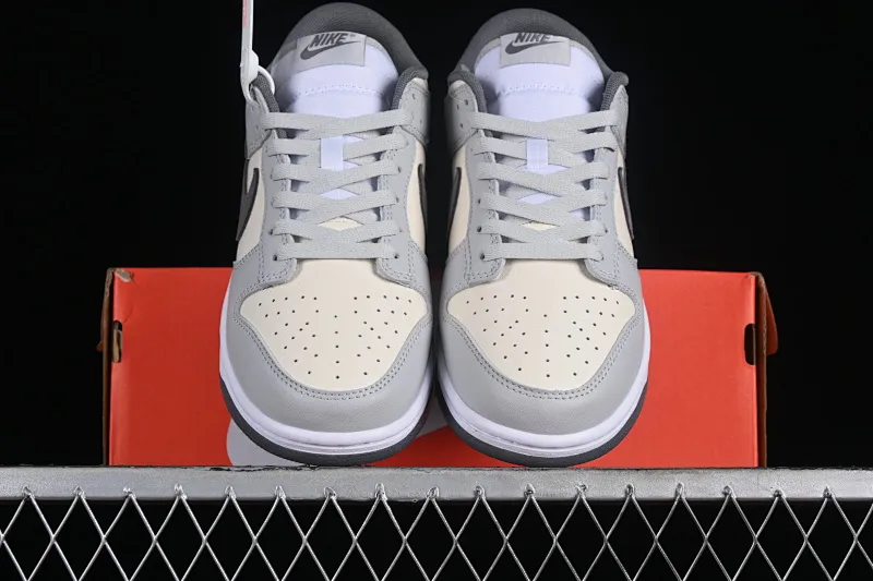 All Categories Nk SB Dunk Series Nk SB Dunk Low Low-top sneakers Nk Dunk Low "Light Carbon"​ Simple gray and white SB low-top casual sneakers FJ4188-100
